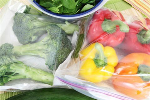 野菜の鮮度を長持ちさせる方法は、店内の棚のどこに野菜を置いているかに関係しています